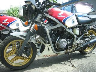 VF750F