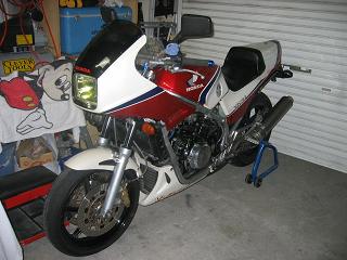 VF750F